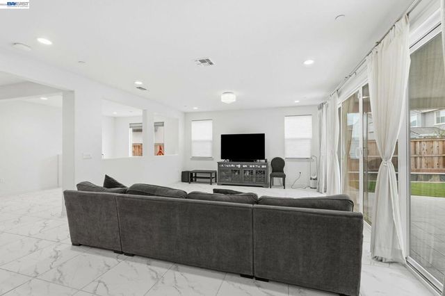 3039 Paxton Ct, Lathrop, CA 95330