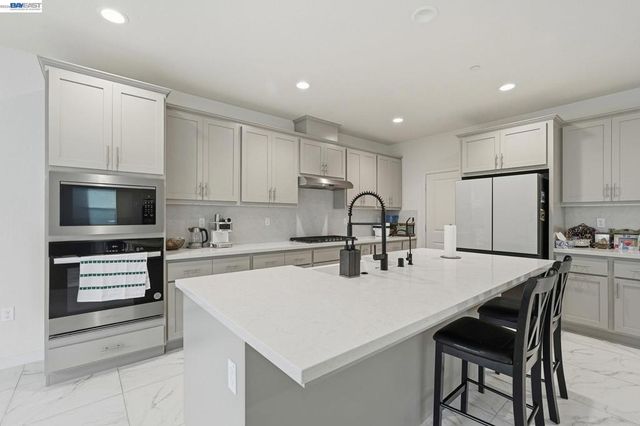 3039 Paxton Ct, Lathrop, CA 95330