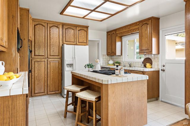 2241 Marsh Rd, Santa Rosa, CA 95403