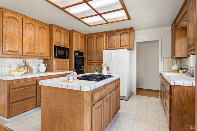 2241 Marsh Rd, Santa Rosa, CA 95403