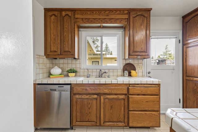 2241 Marsh Rd, Santa Rosa, CA 95403