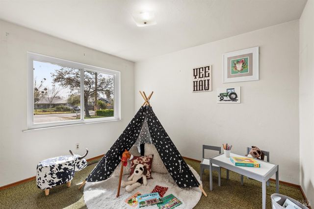 2241 Marsh Rd, Santa Rosa, CA 95403