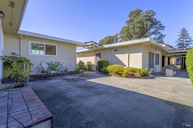 2241 Marsh Rd, Santa Rosa, CA 95403
