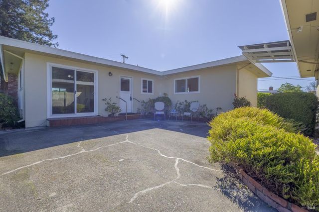 2241 Marsh Rd, Santa Rosa, CA 95403