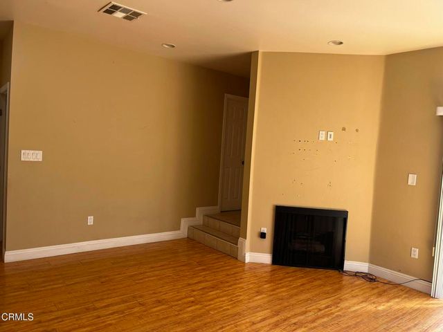 320 Mchenry Road 27, Glendale, CA 91206