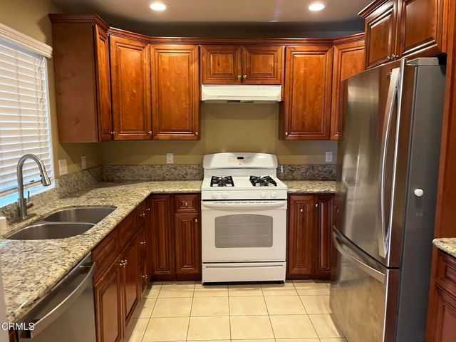 320 Mchenry Road 27, Glendale, CA 91206