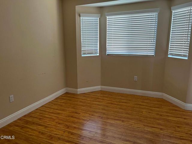 320 Mchenry Road 27, Glendale, CA 91206