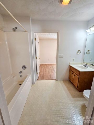 151 24th Street NW, Hickory, NC 28601