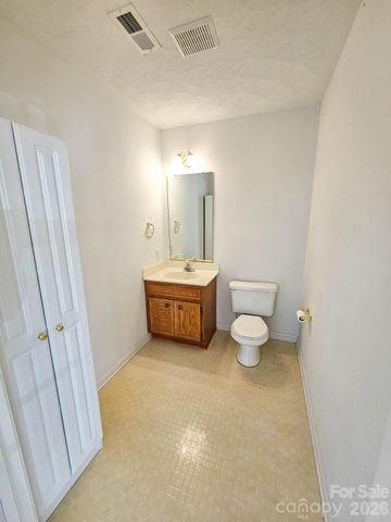 151 24th Street NW, Hickory, NC 28601