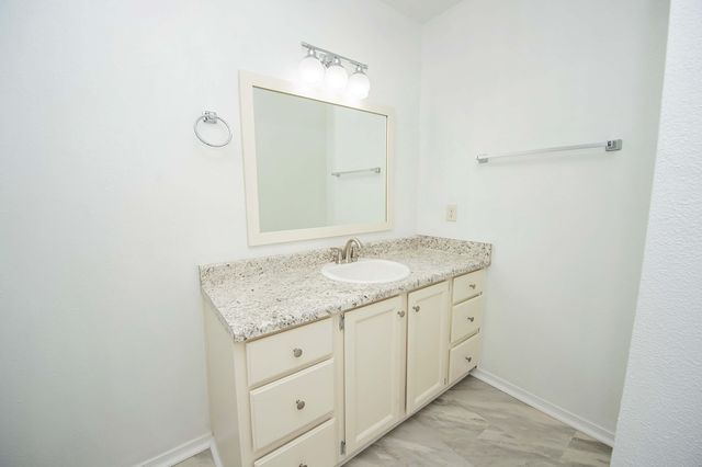 4359 W Weaver Road, Battlefield, MO 65619