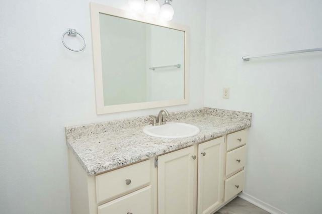 4359 W Weaver Road, Battlefield, MO 65619