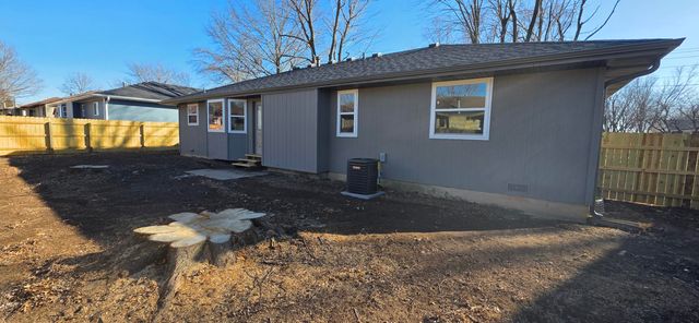 4359 W Weaver Road, Battlefield, MO 65619