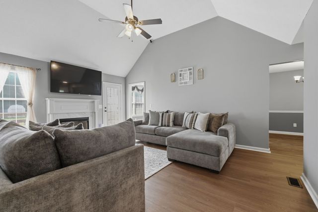210 Stockton Dr, Murfreesboro, TN 37128