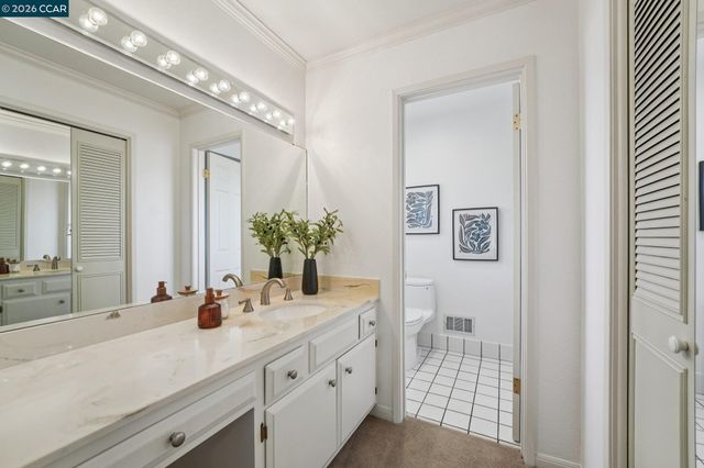 34 Sherwood Ct, Moraga, CA 94556