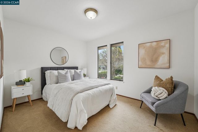 34 Sherwood Ct, Moraga, CA 94556