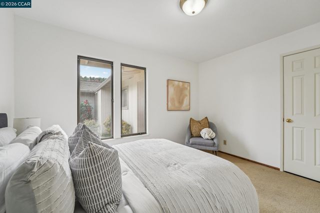 34 Sherwood Ct, Moraga, CA 94556