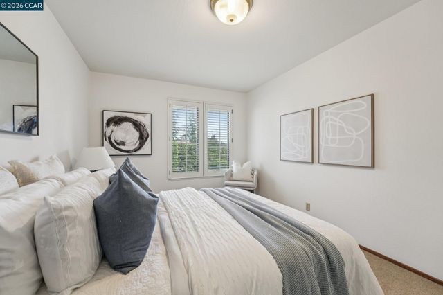 34 Sherwood Ct, Moraga, CA 94556