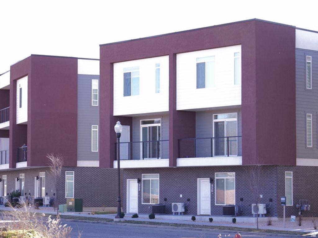 462 E 625 S, Clearfield, UT 84015 — exterior