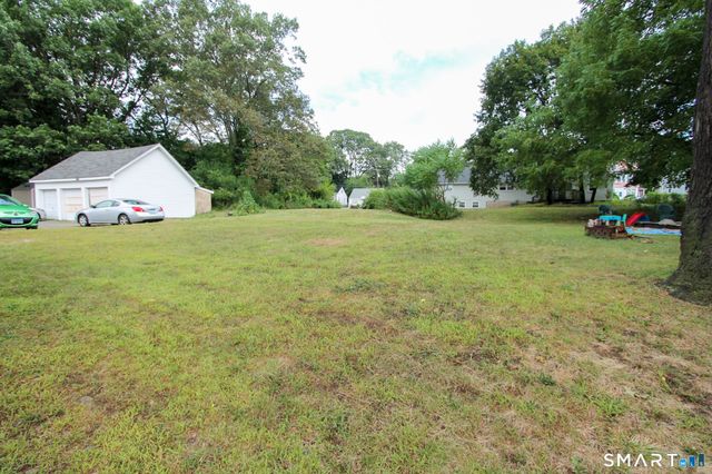 17 Pinehurst Avenue 2nd Floor, New Britain, CT 06053