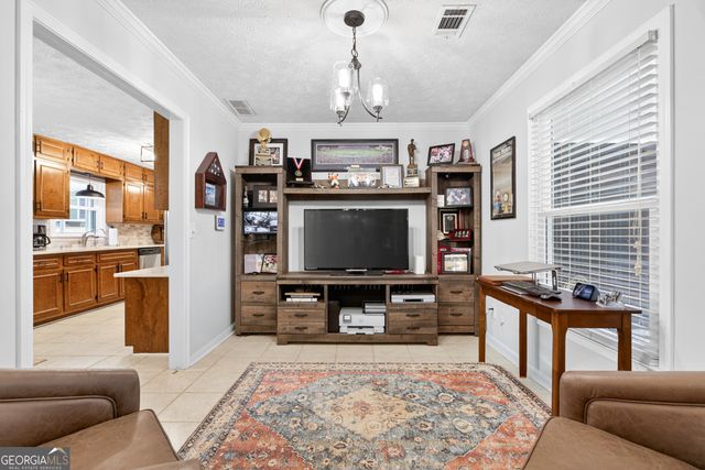 3756 Southgate Drive SW, Lilburn, GA 30047
