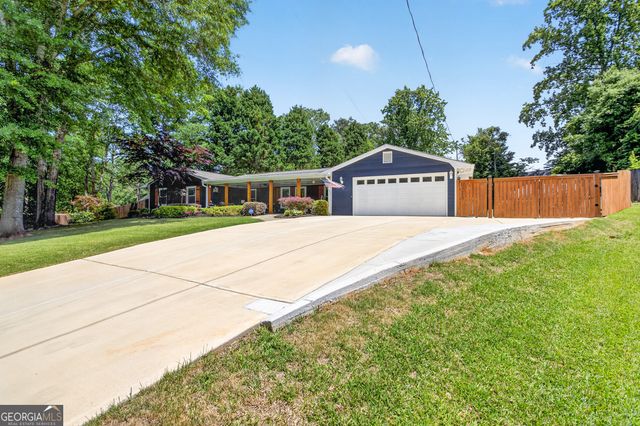 3756 Southgate Drive SW, Lilburn, GA 30047