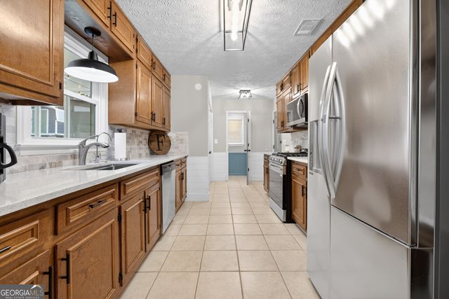 3756 Southgate Drive SW, Lilburn, GA 30047