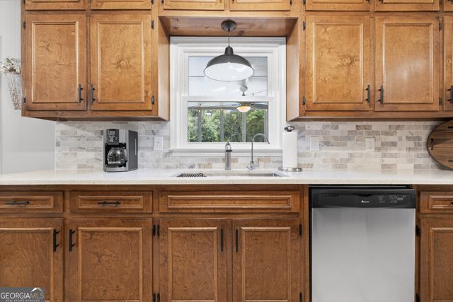 3756 Southgate Drive SW, Lilburn, GA 30047