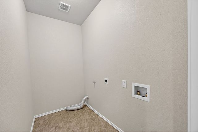 625 Green Mound Drive, Glenn Heights, TX 75154