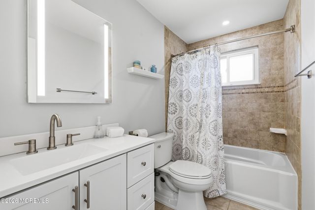56 Hope Road, Tinton Falls, NJ 07724