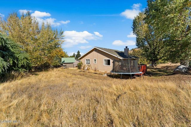 18330 Basil Drive, Tehachapi, CA 93561