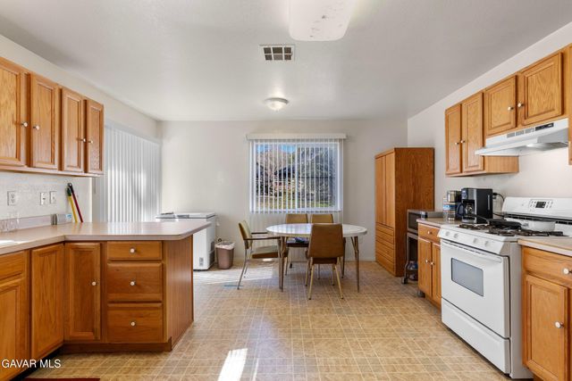 18330 Basil Drive, Tehachapi, CA 93561