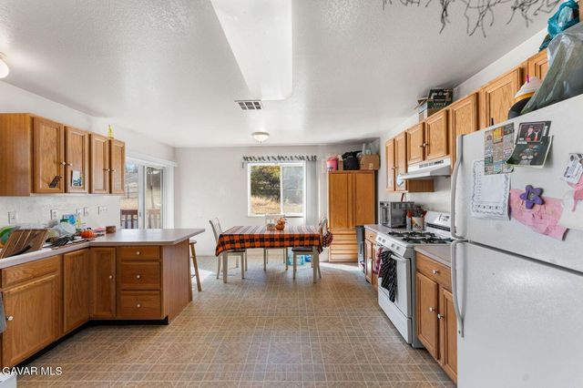 18330 Basil Drive, Tehachapi, CA 93561