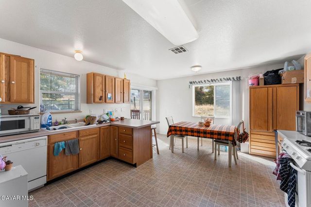 18330 Basil Drive, Tehachapi, CA 93561