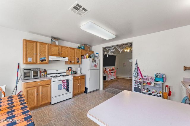 18330 Basil Drive, Tehachapi, CA 93561