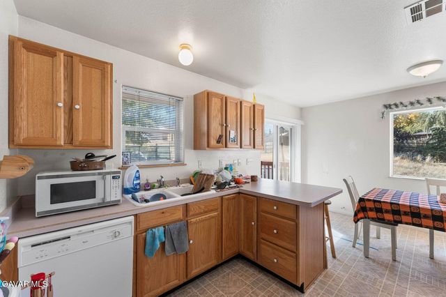 18330 Basil Drive, Tehachapi, CA 93561
