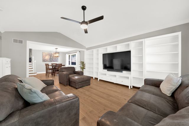 9737 W 57TH Street, Countryside, IL 60525