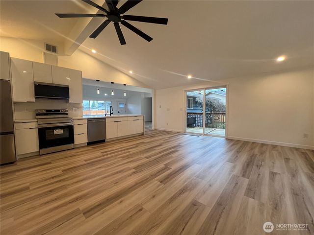 3711 Grandview Drive W, University Place, WA 98465