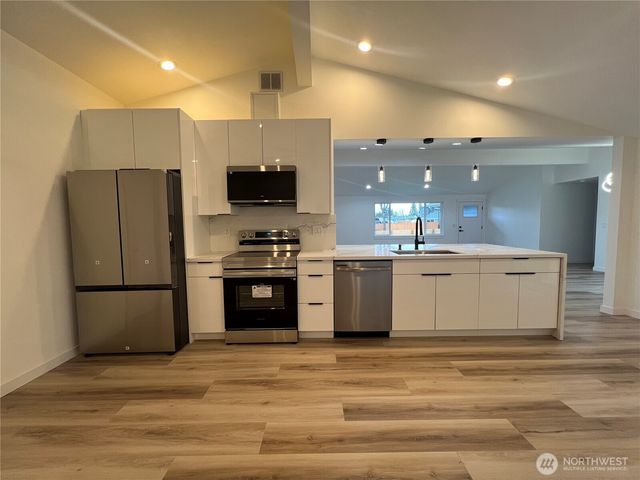 3711 Grandview Drive W, University Place, WA 98465