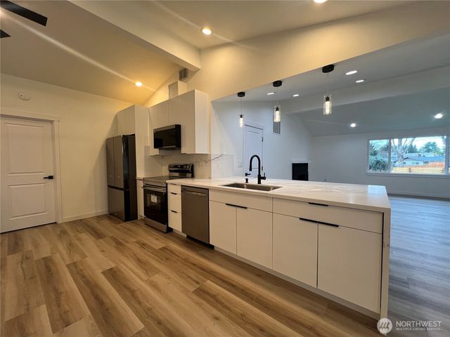 3711 Grandview Drive W, University Place, WA 98465