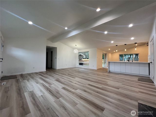 3711 Grandview Drive W, University Place, WA 98465