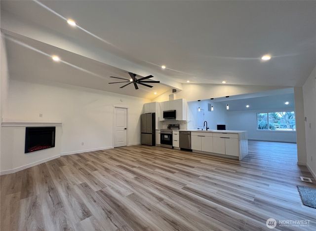 3711 Grandview Drive W, University Place, WA 98465