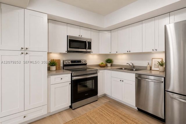 11930 N Bayshore Dr 704, North Miami, FL 33181