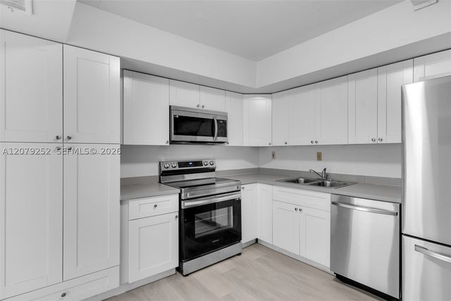 11930 N Bayshore Dr 704, North Miami, FL 33181