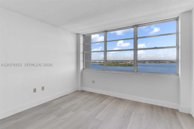 11930 N Bayshore Dr 704, North Miami, FL 33181