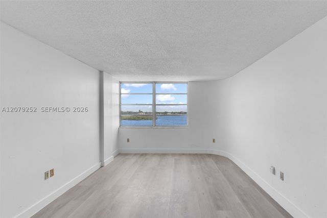 11930 N Bayshore Dr 704, North Miami, FL 33181