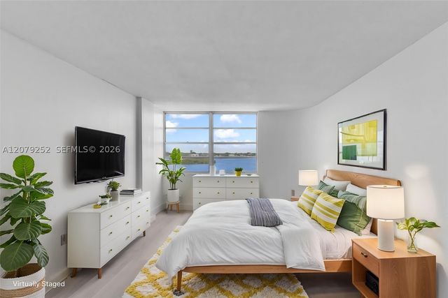 11930 N Bayshore Dr 704, North Miami, FL 33181
