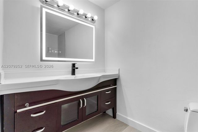 11930 N Bayshore Dr 704, North Miami, FL 33181