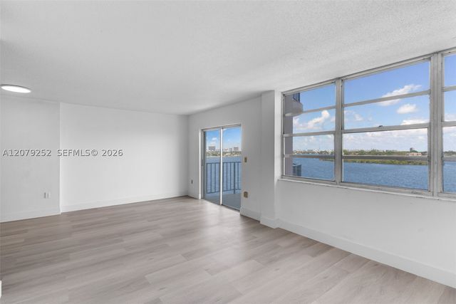 11930 N Bayshore Dr 704, North Miami, FL 33181