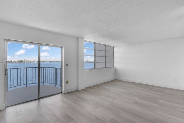 11930 N Bayshore Dr 704, North Miami, FL 33181