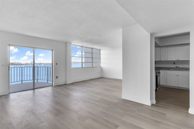 11930 N Bayshore Dr 704, North Miami, FL 33181
